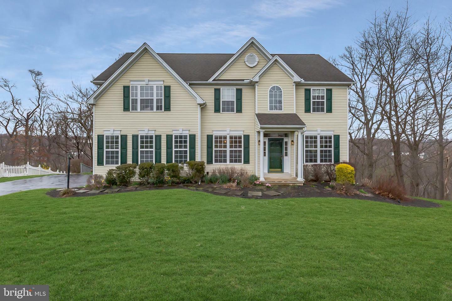 Property Photo: 240 E Peters Lane PA 19014