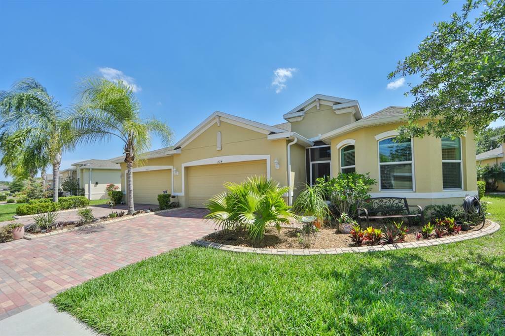 Property Photo:  724 Chipper Drive  FL 33573 