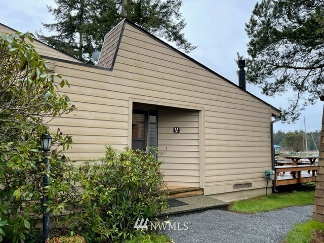 Property Photo:  54 Hunt Street 11B  WA 98245 