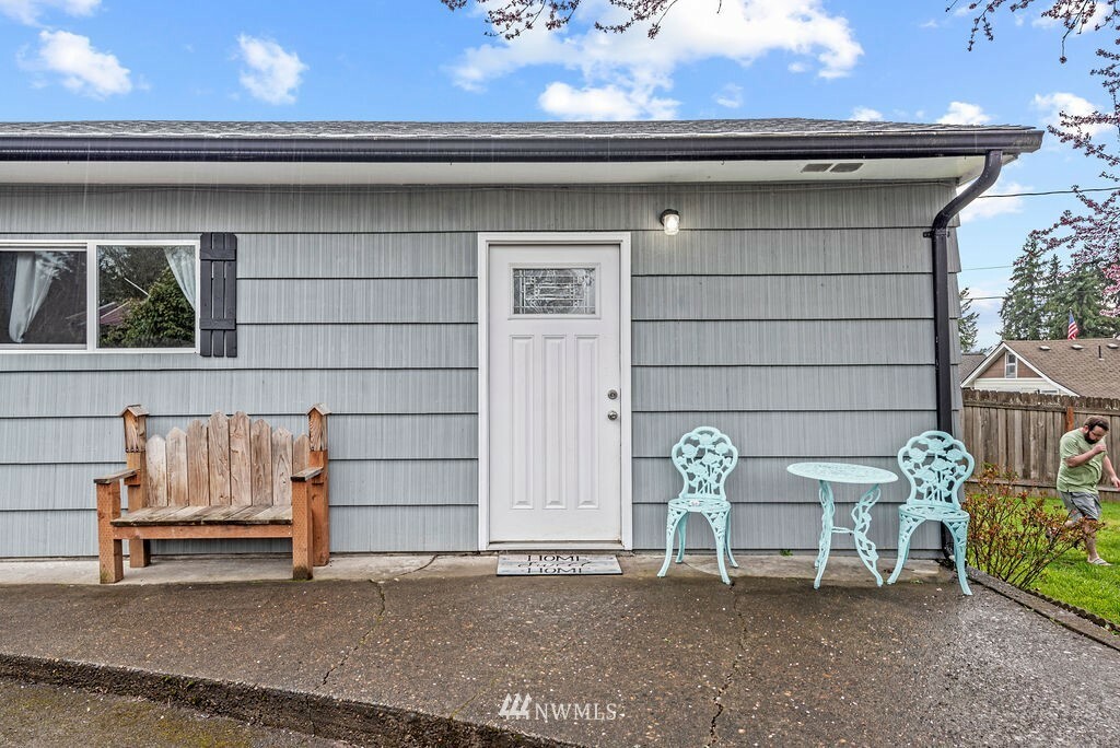 Property Photo: 20 Pacific Place WA 98632
