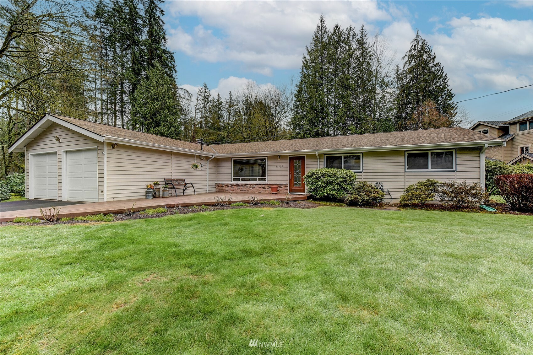 Property Photo:  21325 9th Avenue SE  WA 98021 