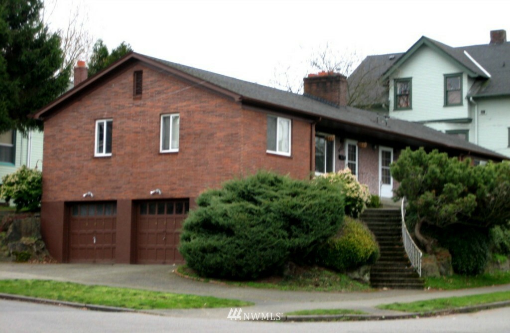 Property Photo:  403 W McGraw Street  WA 98119 