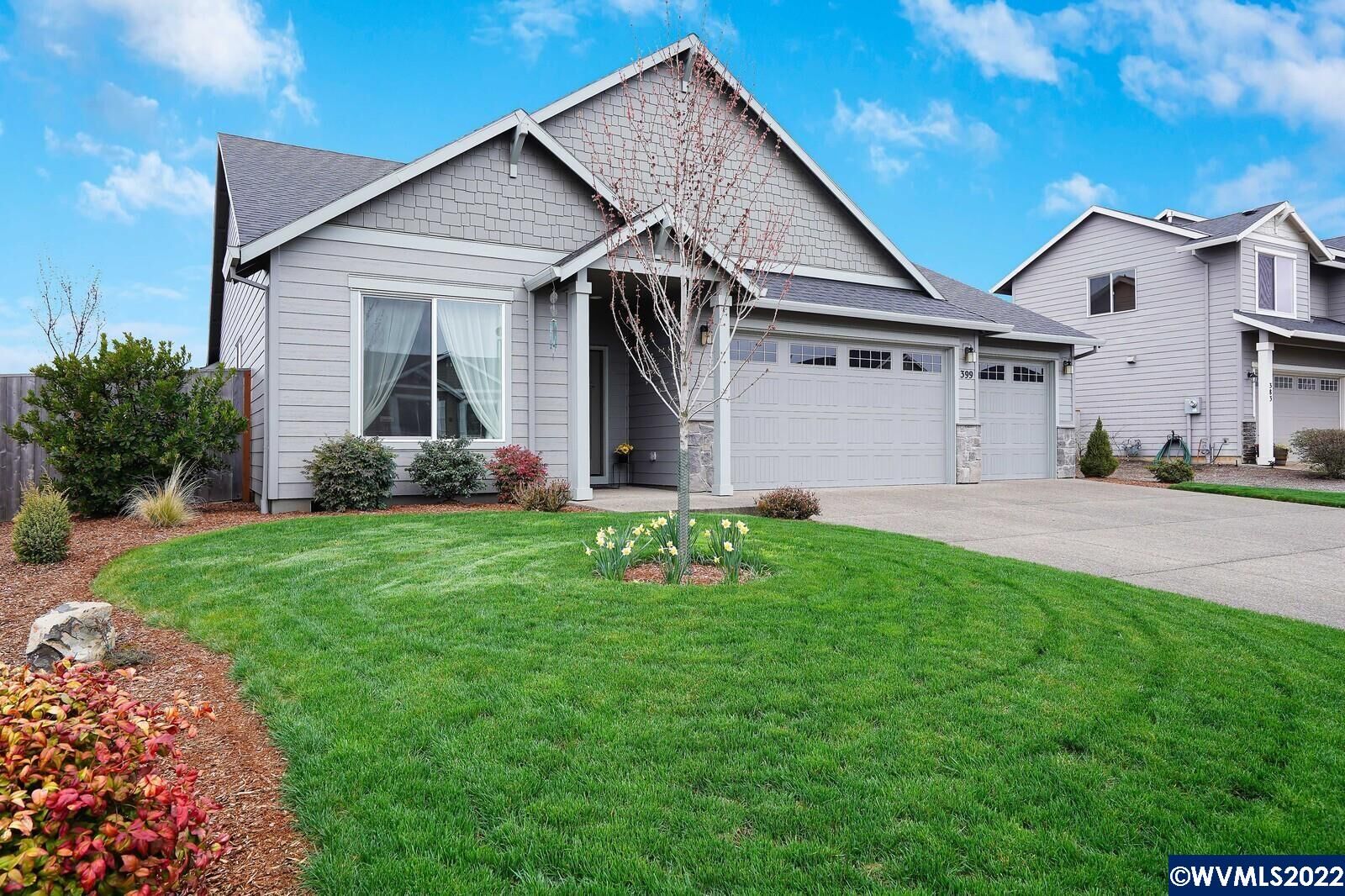 Property Photo: 399 SE Belgian St OR 97385