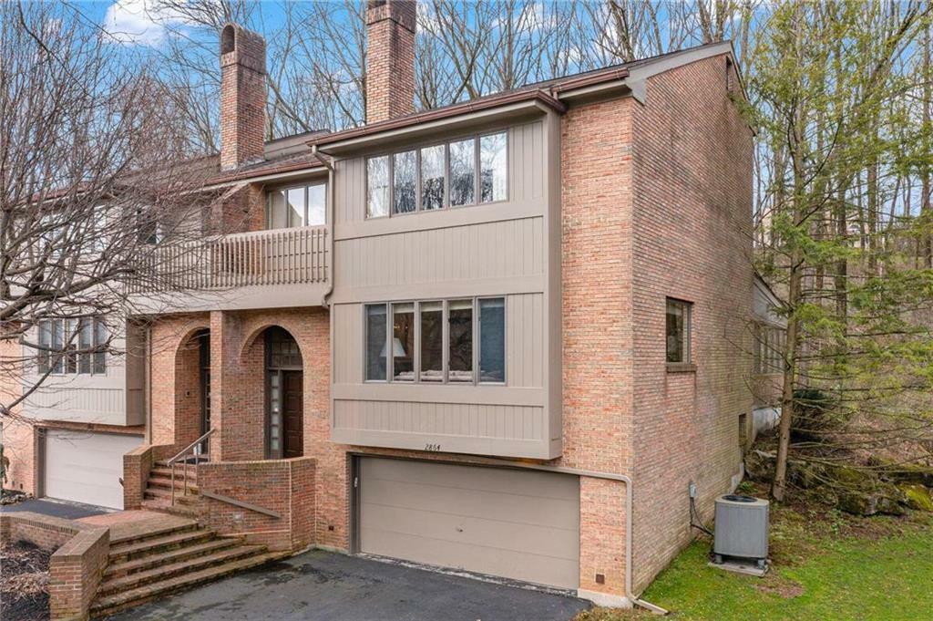 Property Photo: 2864 Parkview Circle PA 18049