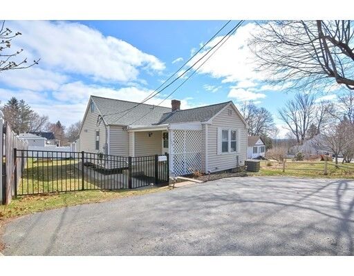 Property Photo:  123 Sachem Ave  MA 01606 