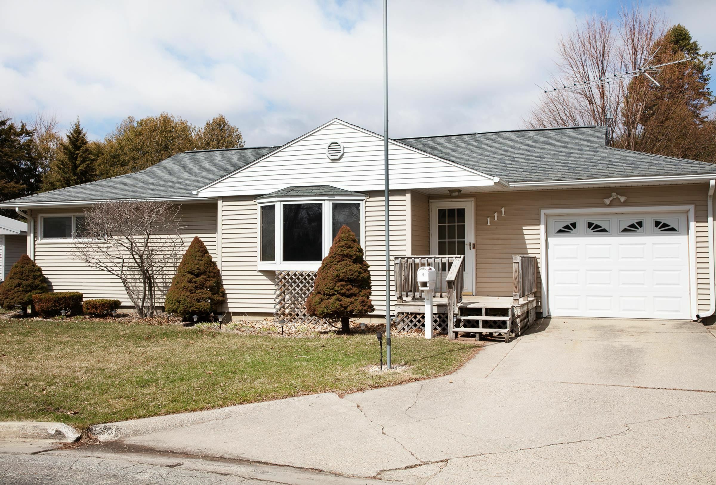 Property Photo:  111 Iowa Ct  IA 50677 