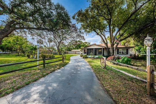Property Photo: 10490 54th Avenue N FL 33708