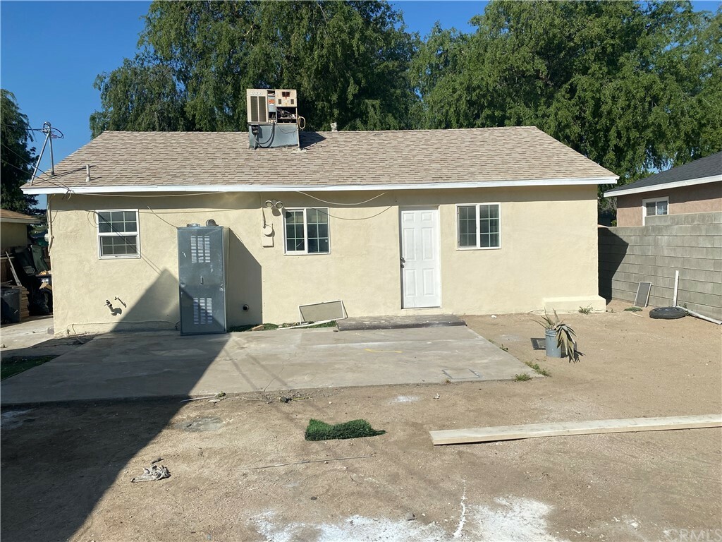 Property Photo: 2519 Roxbury Drive CA 92404