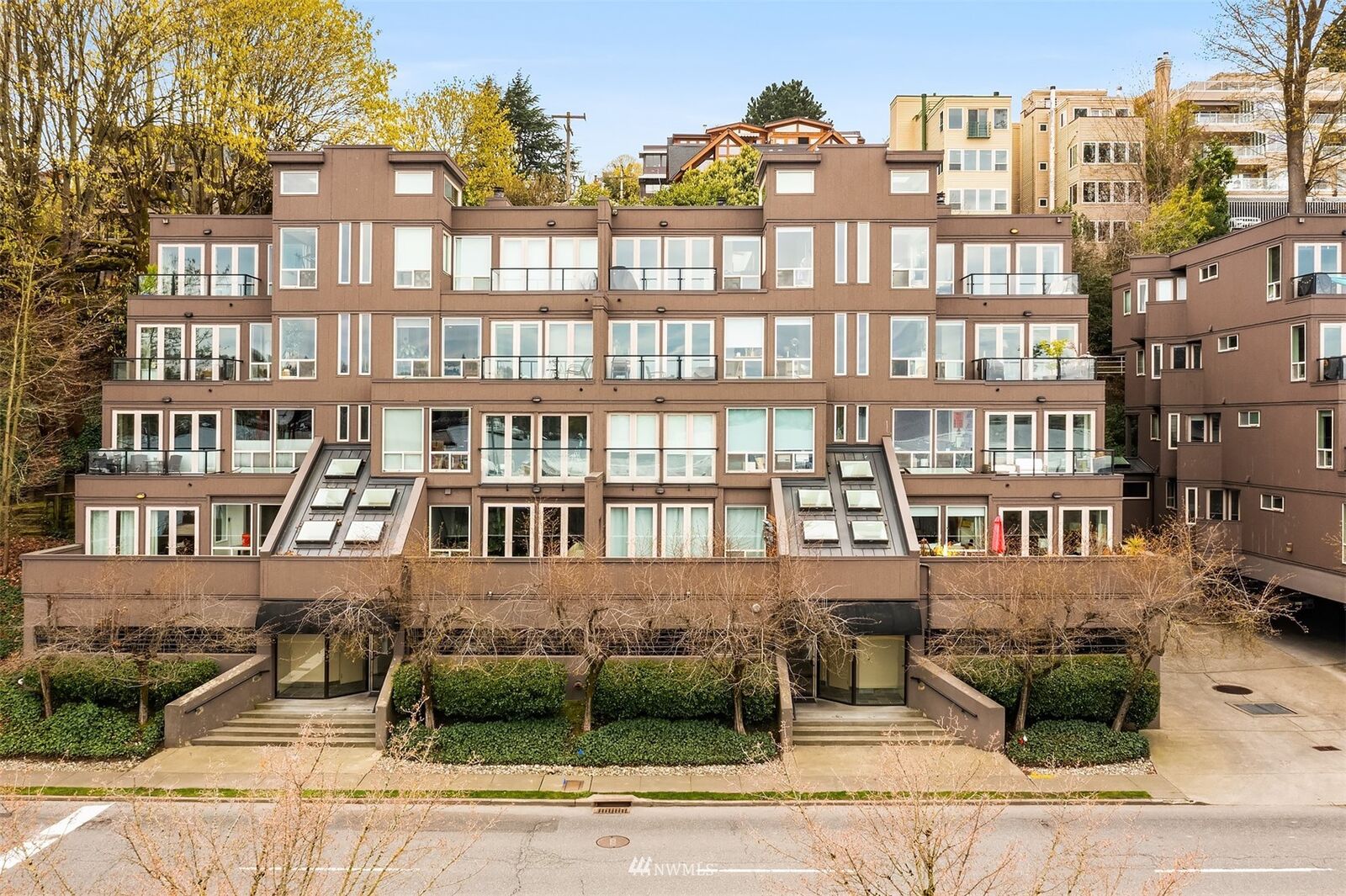 Property Photo: 2105 Westlake Avenue N 402 WA 98109