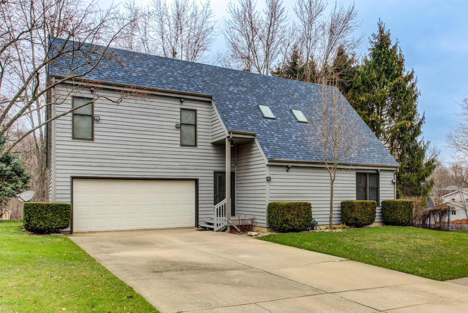 Property Photo:  509 W Dolph Street  IL 60560 