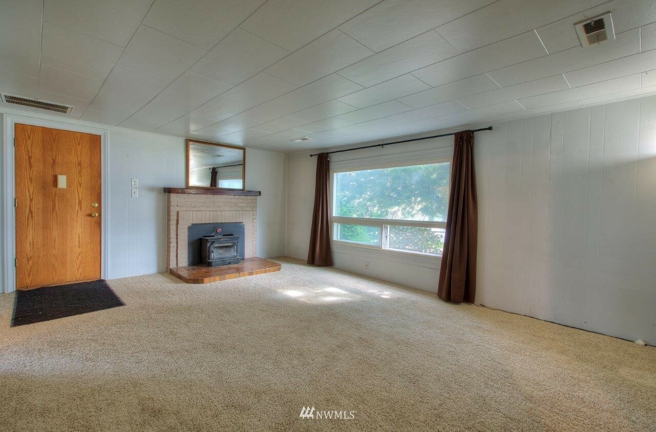 Property Photo:  15815 Des Moines Memorial Drive S  WA 98148 