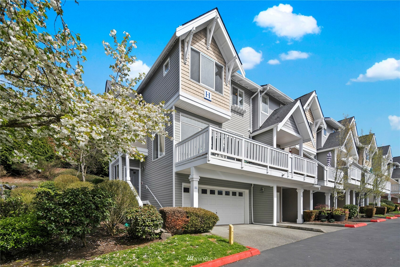 23120 SE Black Nugget Road H1  Issaquah WA 98029 photo