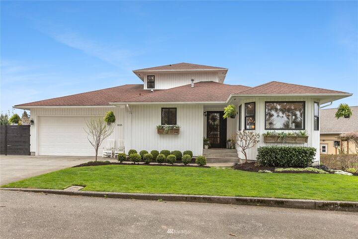 Property Photo:  1425 C Street  WA 98264 