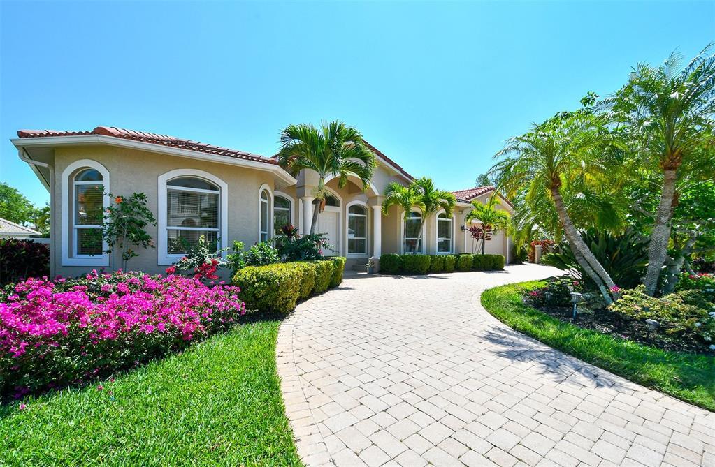 Property Photo: 530 Yardarm Lane FL 34228