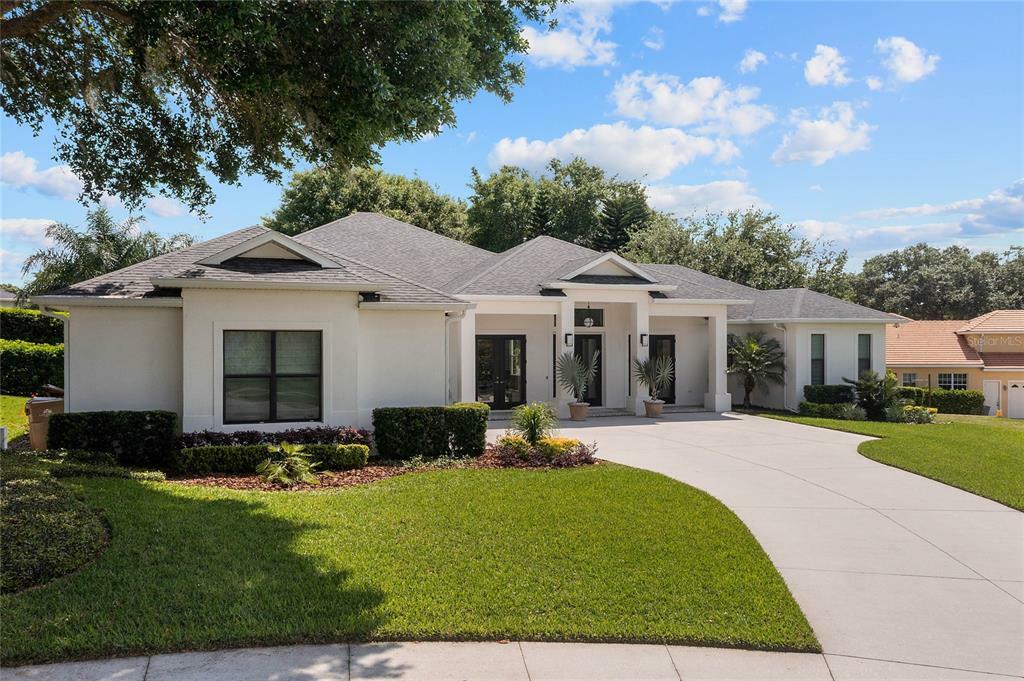 Property Photo: 11905 Heron Cove FL 34711
