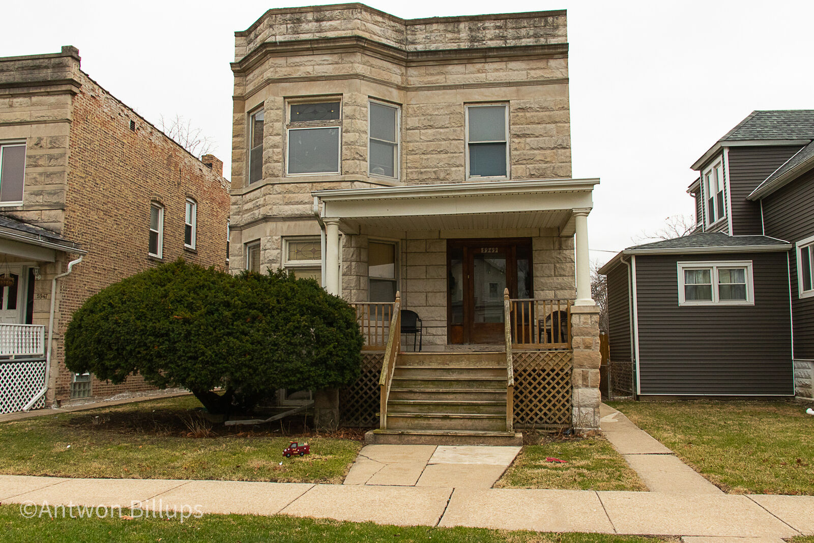 Property Photo: 5949 W Erie Street IL 60644