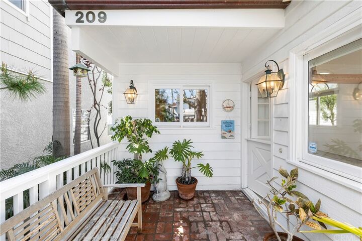 Property Photo:  209 Diamond Avenue  CA 92662 