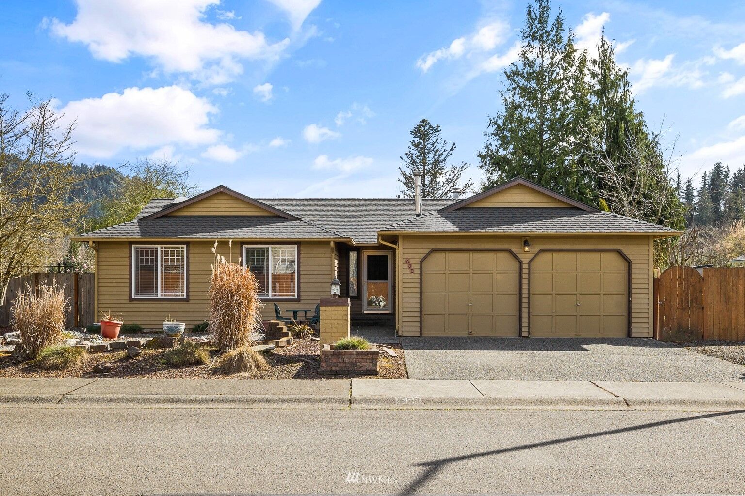 Property Photo: 600 Wallace Avenue WA 98022