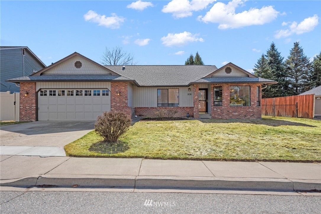 Property Photo: 808 12th Street NE WA 98802