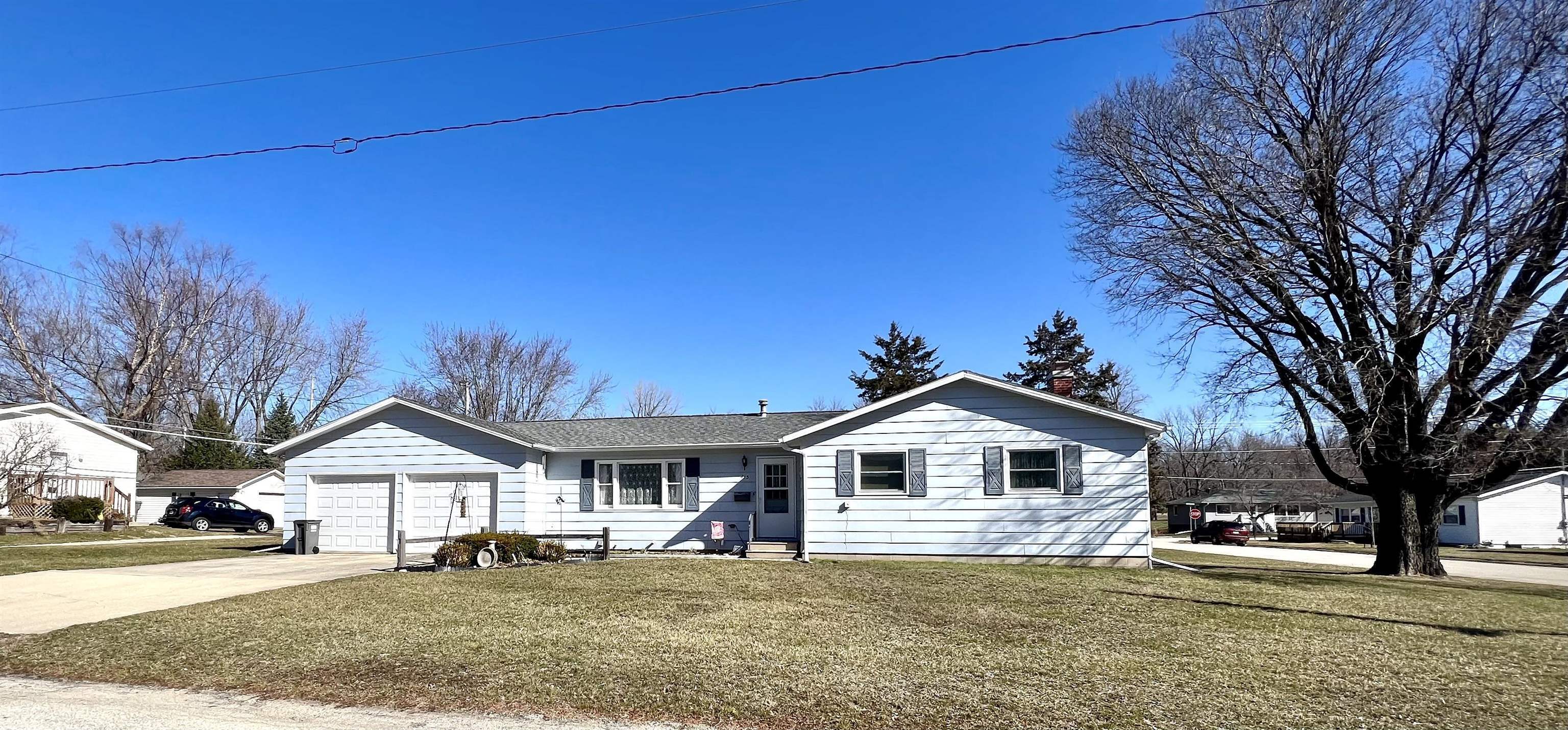 415 Lincoln Drive NE  Oelwein IA 50662 photo