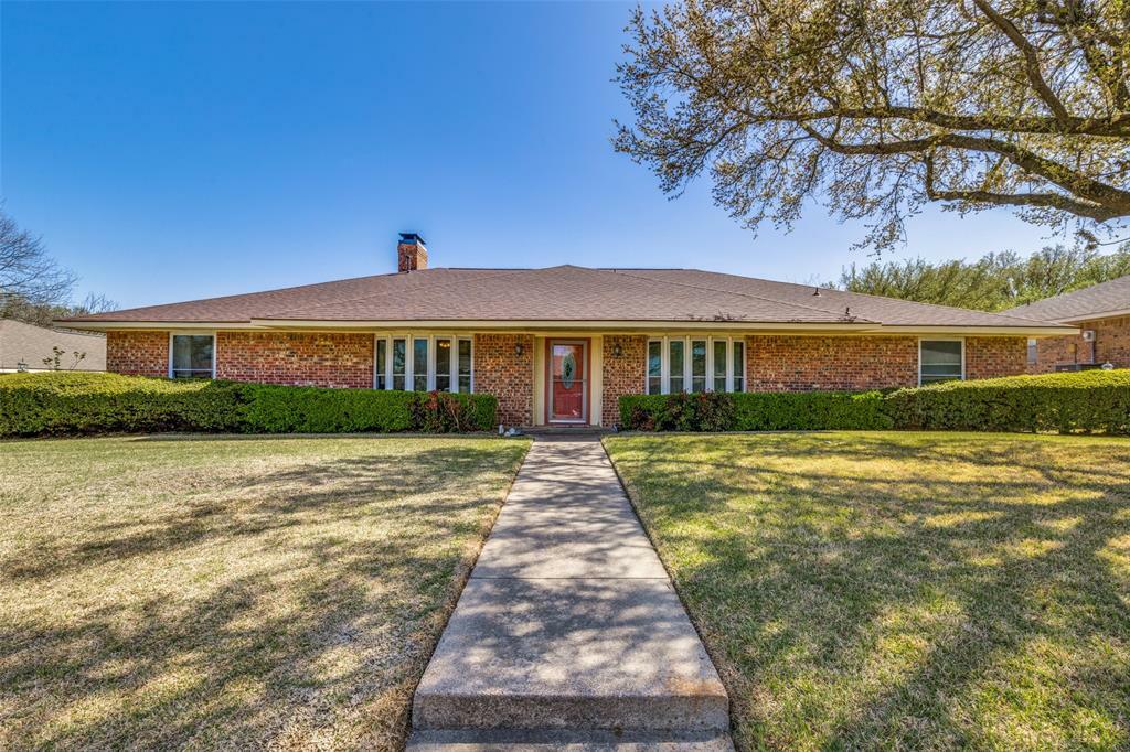 Property Photo:  1042 Quail Run  TX 75116 