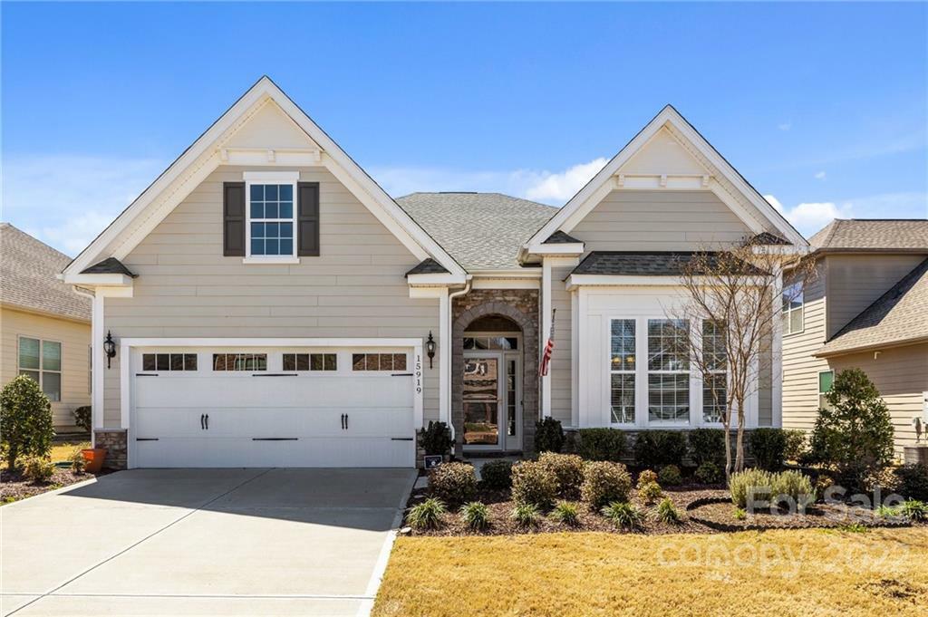Property Photo: 15919 Vale Ridge Drive NC 28278