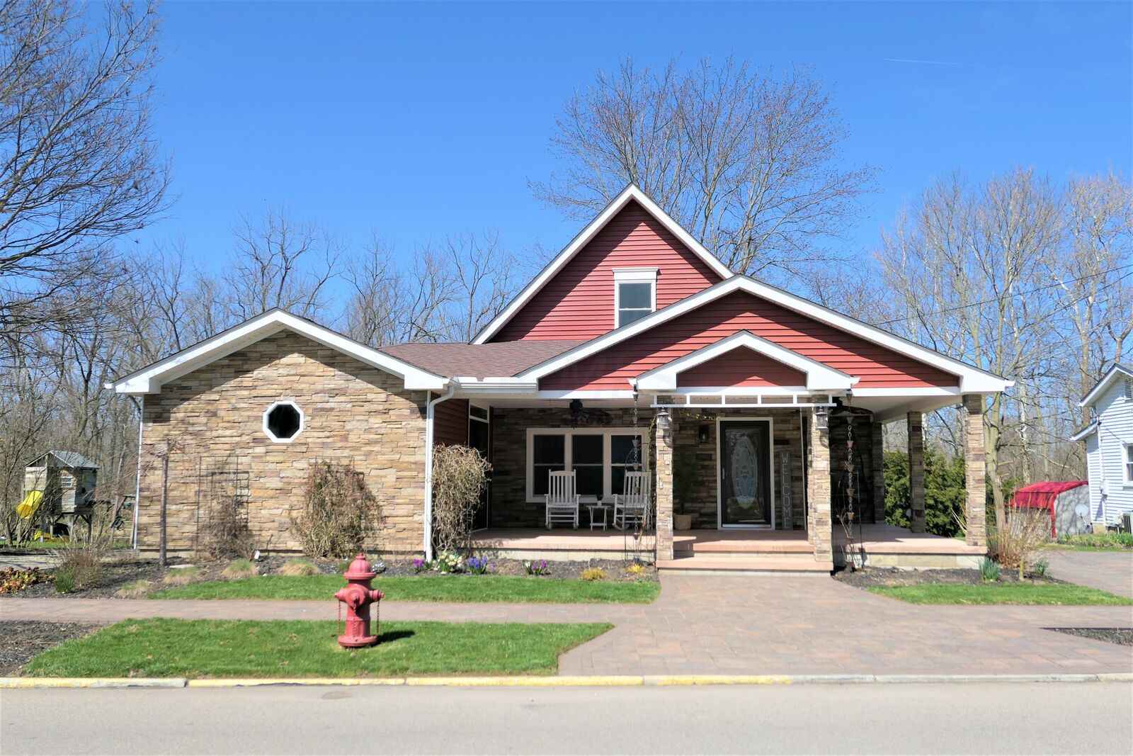 Property Photo: 170 W State Street OH 43045
