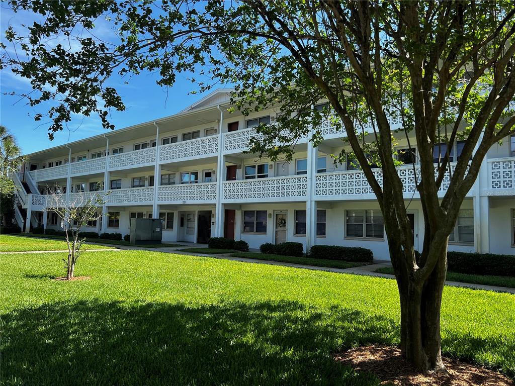 Property Photo: 7801 11th Street N 306 FL 33702