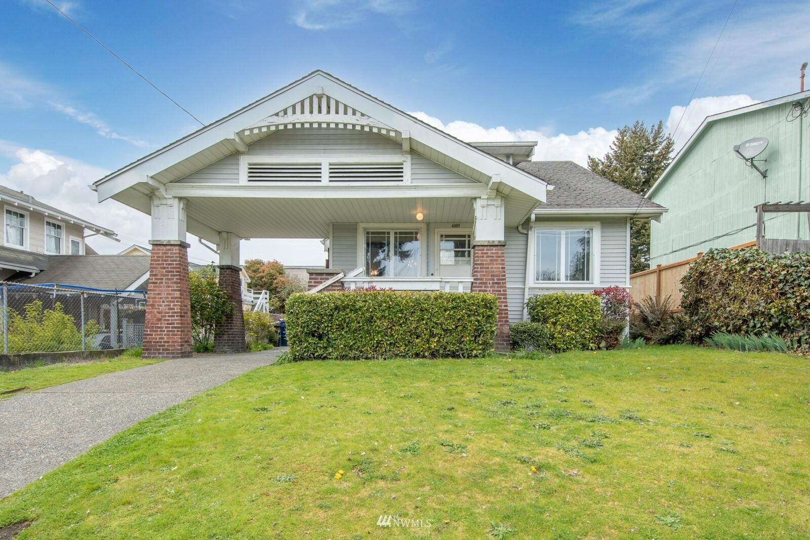 Property Photo:  4009 Burke Avenue N  WA 98103 