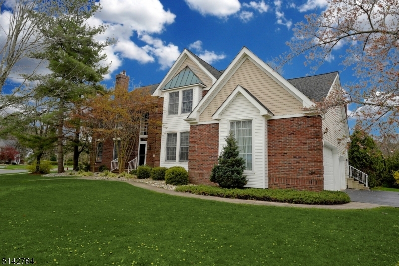 Property Photo:  12 Revere Ct  NJ 08550 