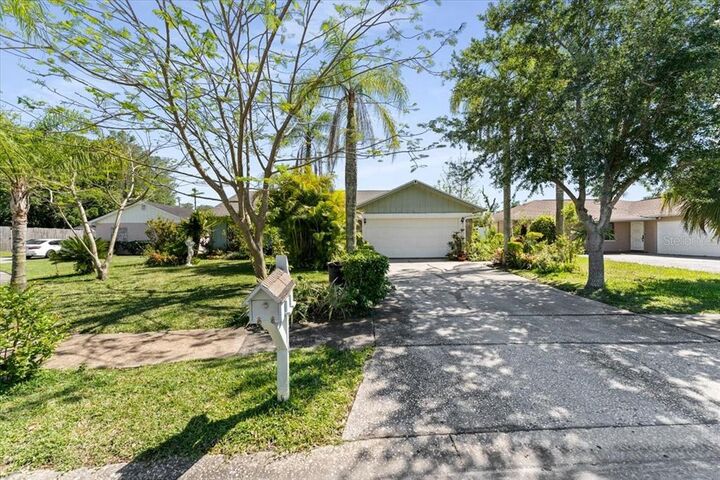 Property Photo:  7776 Ravana Drive  FL 32822 