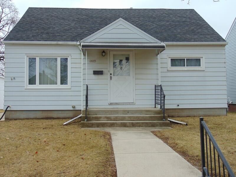 Property Photo: 1807 Cambridge Ave WI 53081