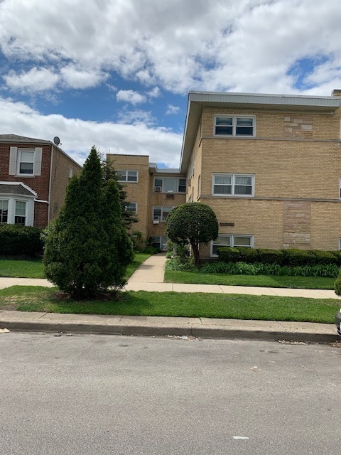 Property Photo: 2651 W Summerdale Avenue 2 IL 60625
