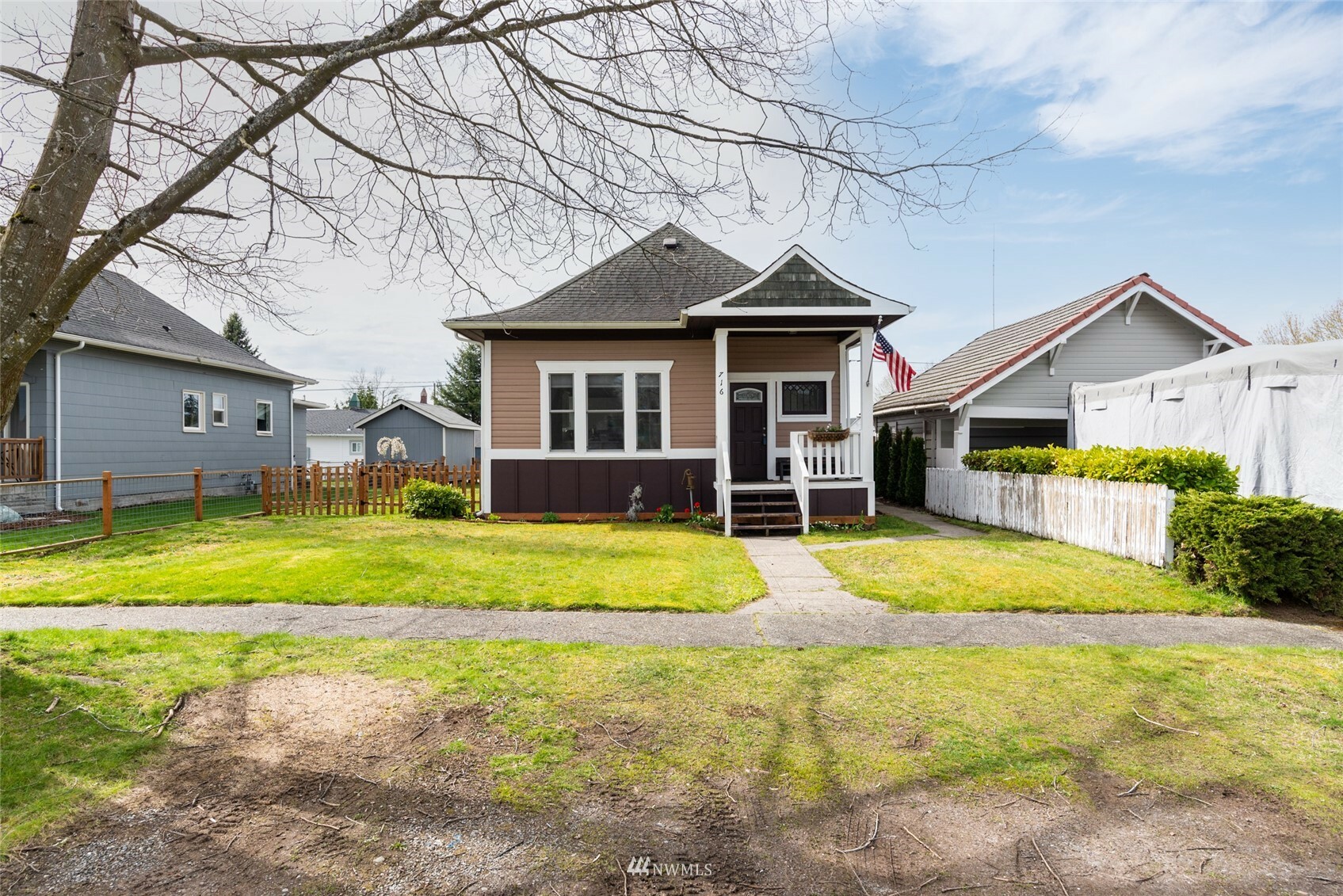 Property Photo:  716 Haines Street  WA 98284 