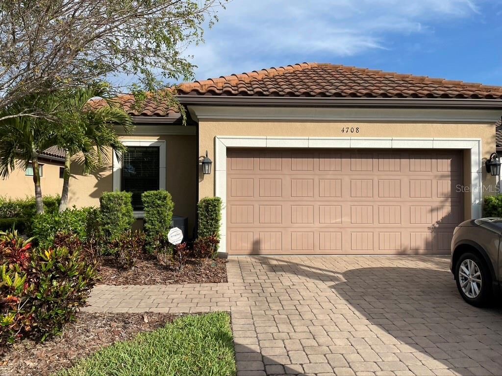 Property Photo:  4708 Stafford Court  FL 34221 