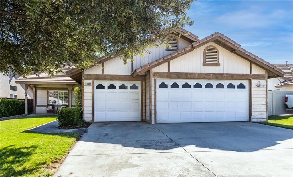 Property Photo:  11809 Oak Tree Lane  CA 92399 