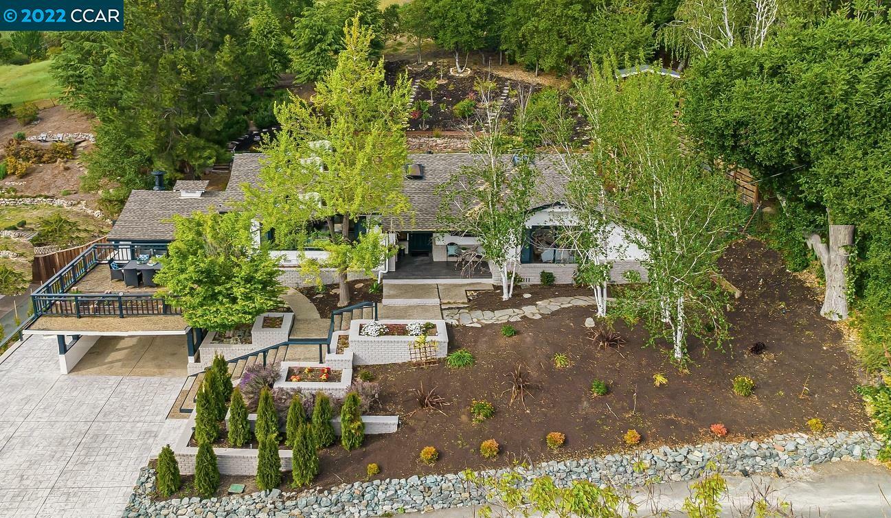 Property Photo: 15 Parkway Ct CA 94563