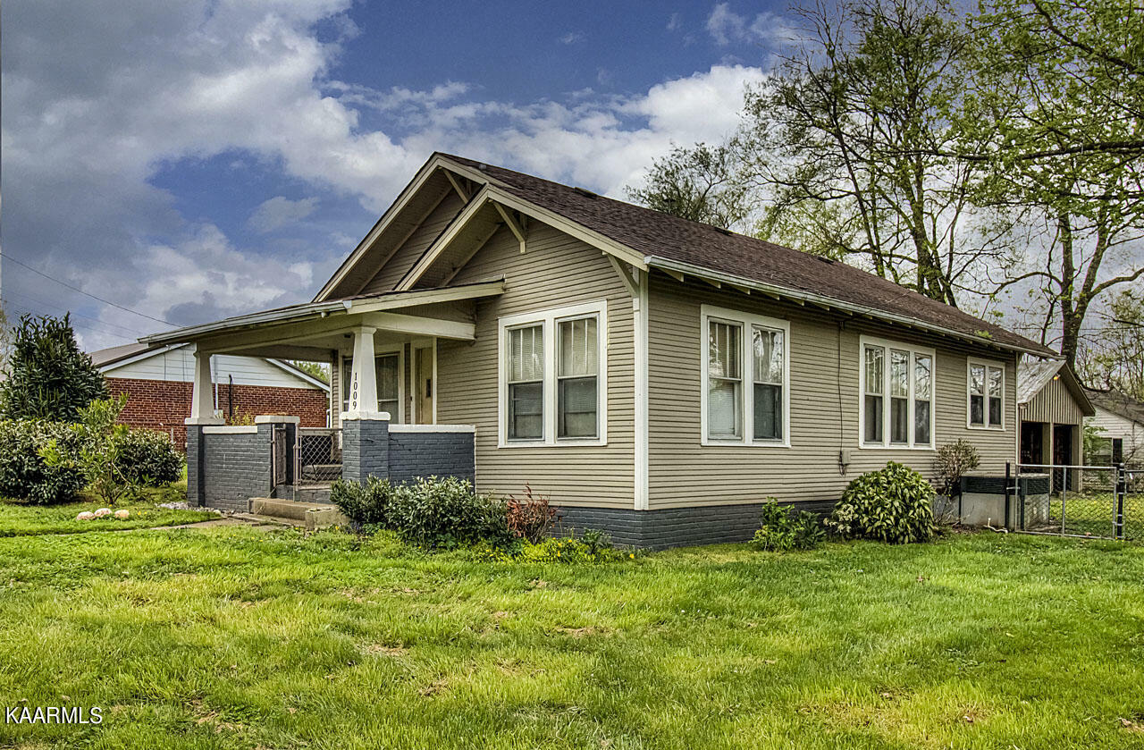 Property Photo: 1009 Harrisdale St TN 37801