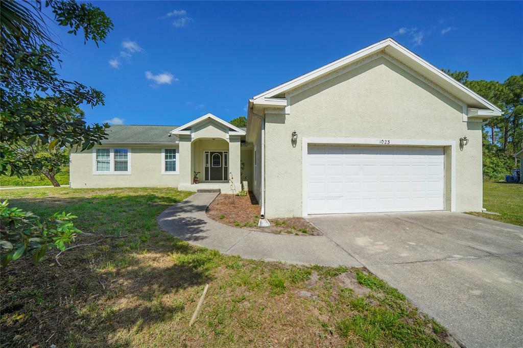 Property Photo:  1023 Trill Court  FL 34288 