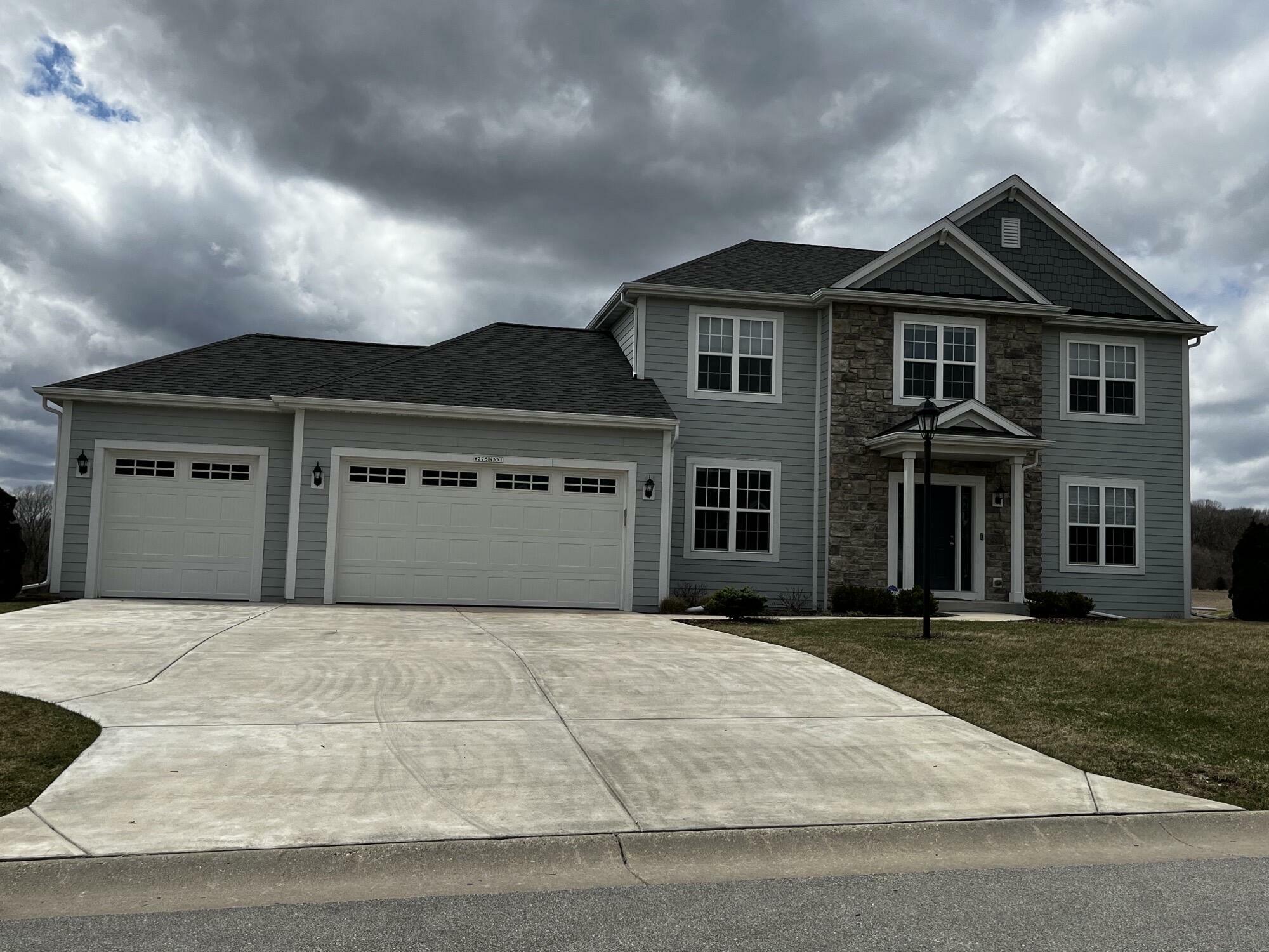 Property Photo:  W275n351 Arrowhead Trl  WI 53188 