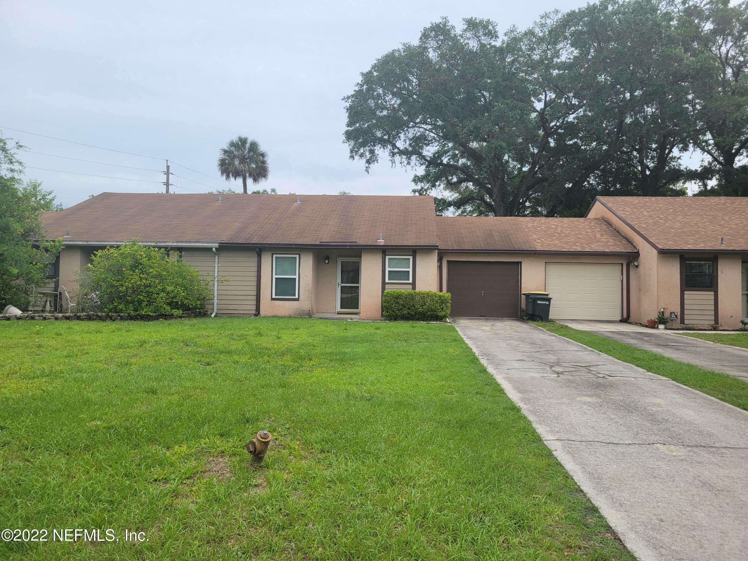 Property Photo:  5511 Community Oaks Court  FL 32207 