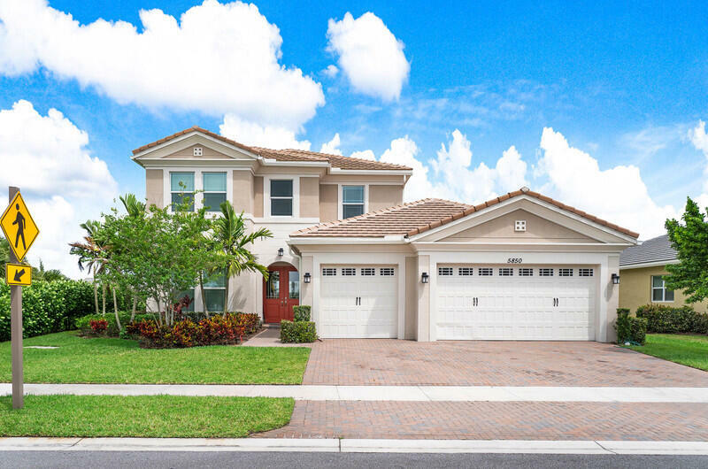 Property Photo: 5850 Whippoorwill Circle FL 33470