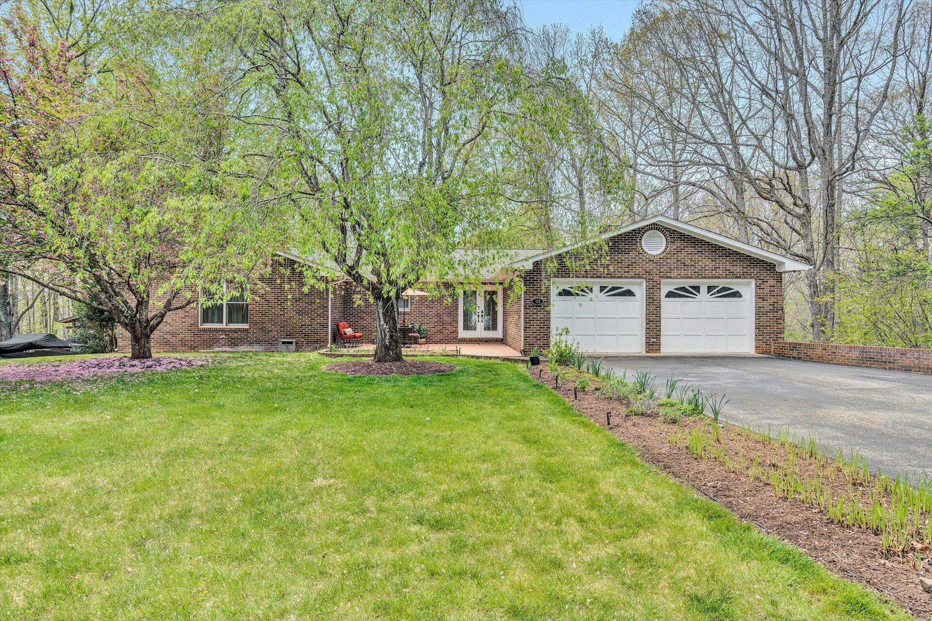 Property Photo:  118 Hickory Dr  VA 24095 