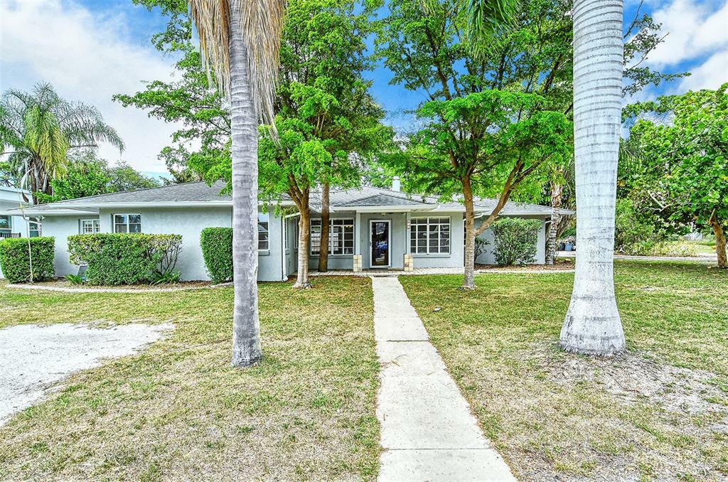 Property Photo:  415 Edwards Drive  FL 34243 