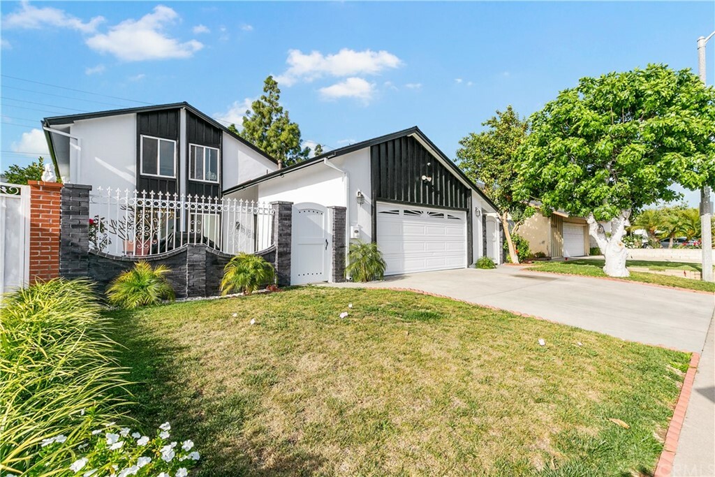 Property Photo: 609 Juniper Avenue CA 92707