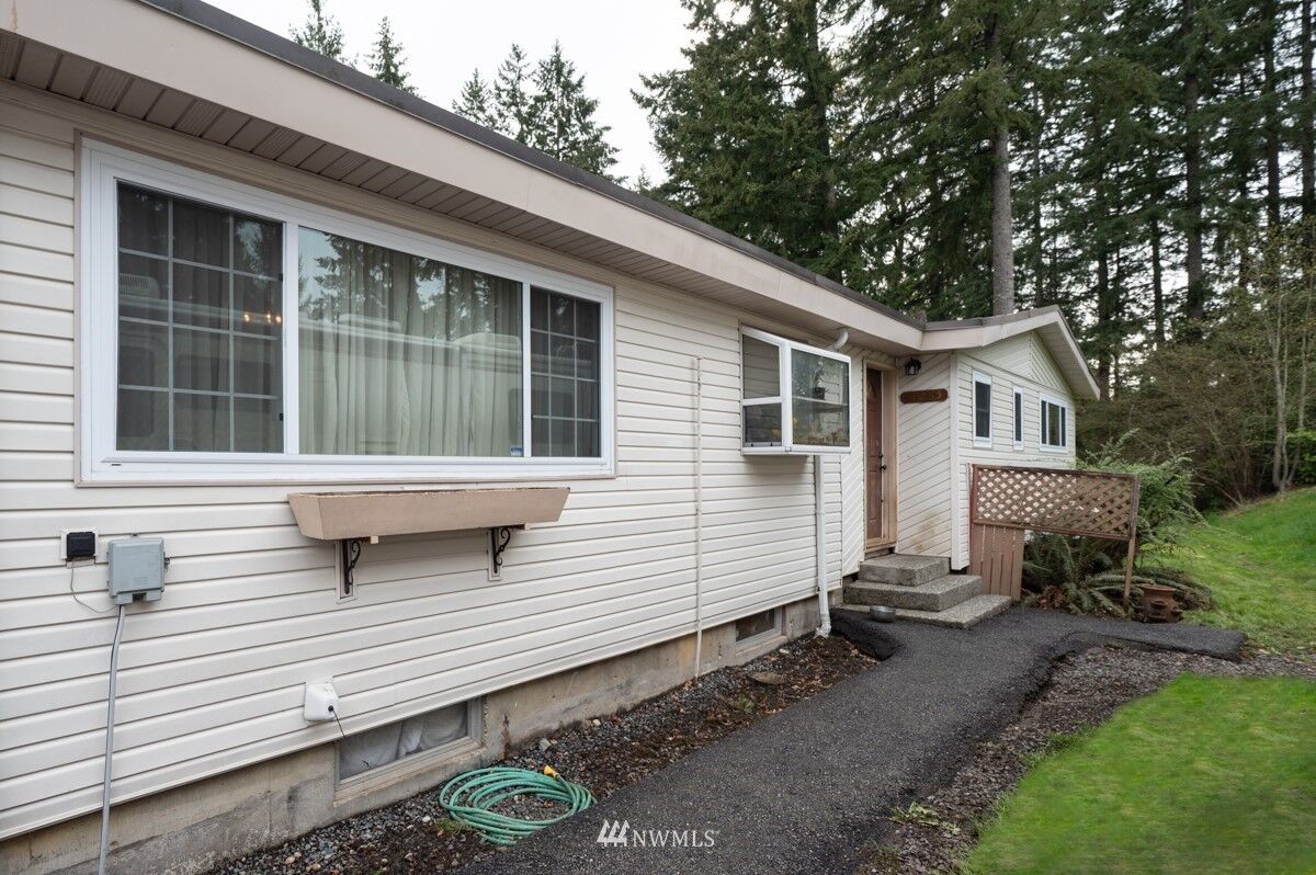 Property Photo:  14235 169th Avenue SE  WA 98059 