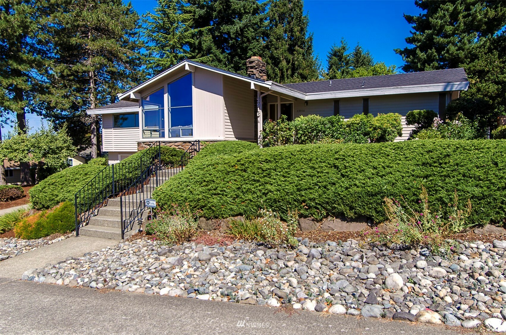 Property Photo:  13916 SE 20th Street  WA 98005 