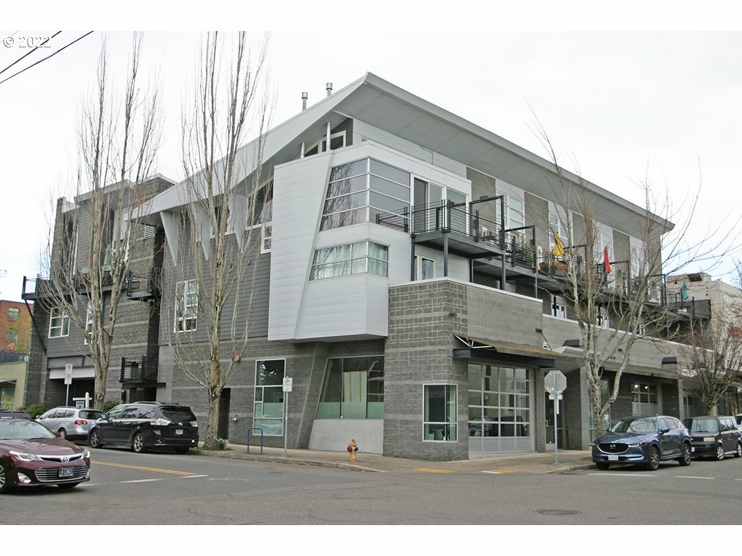 Property Photo: 1910 NE 40th Ave H OR 97212