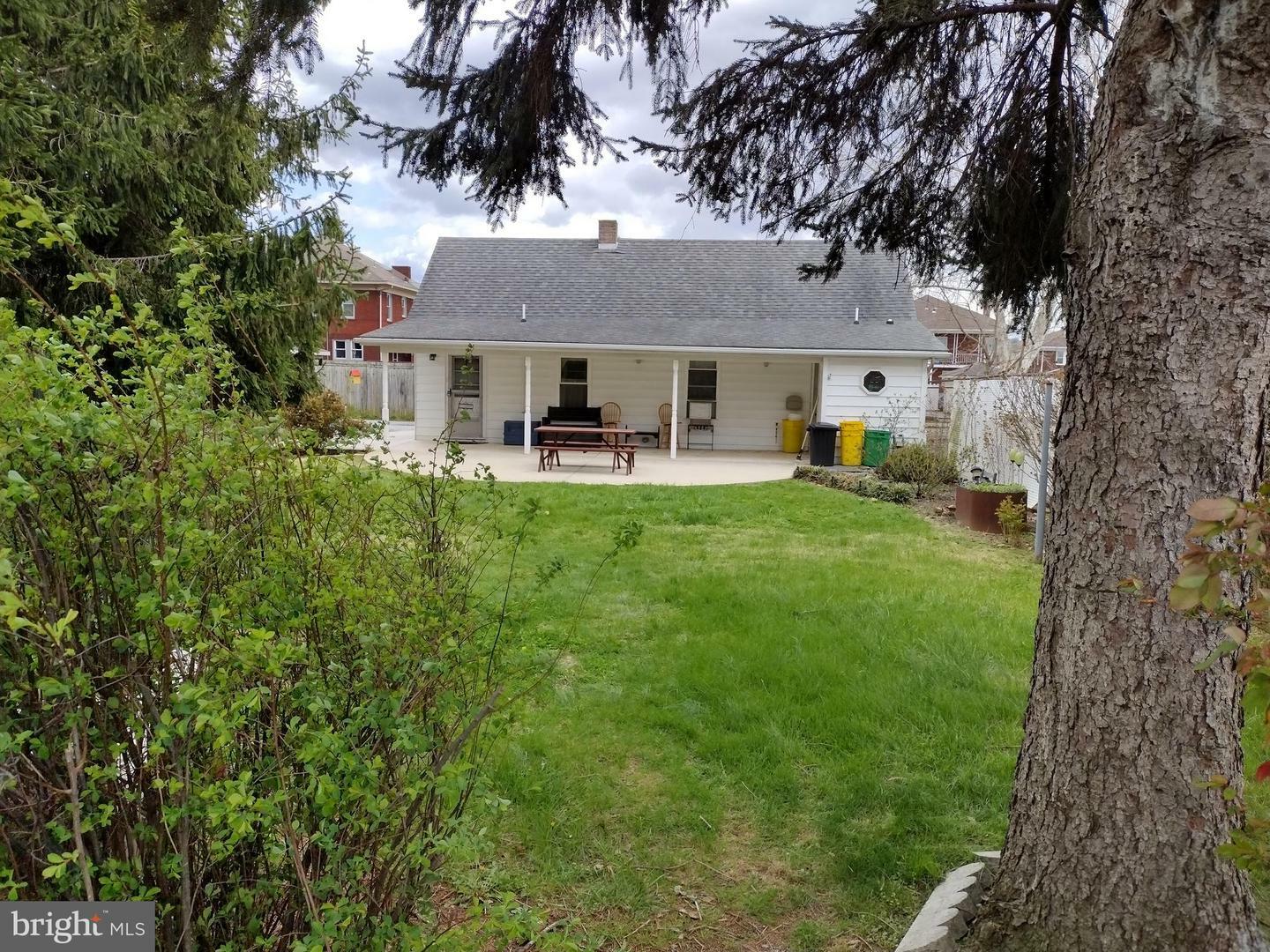 Property Photo: 1240 Wellington Street PA 17403