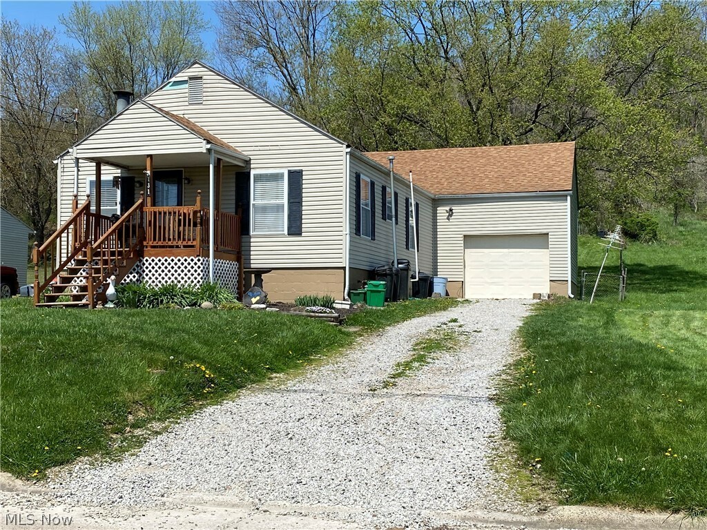 Property Photo:  131 6th Avenue  WV 26101 